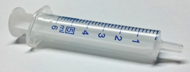 Syringe PP/PE without needle luer slip tip, centered, capacity 5&#160;mL, graduated, 0.2&#160;mL, sterile