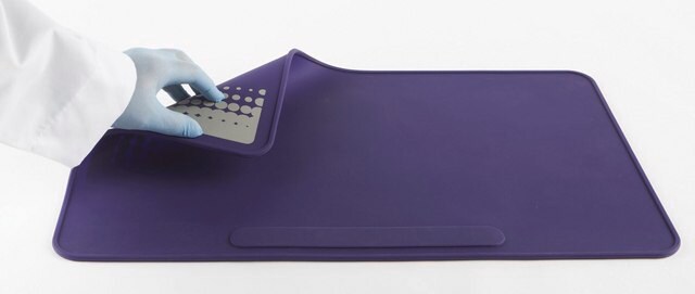 Reversable Silicone lab mat L × W × thickness 14&#160;in. × 23.5&#160;in. × 2&#160;mm, purple, grey design on one side