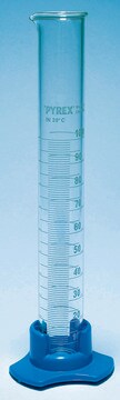 Pyrex&#174; measuring cylinder with spout and detachable plastic foot, complete volume 50&#160;mL