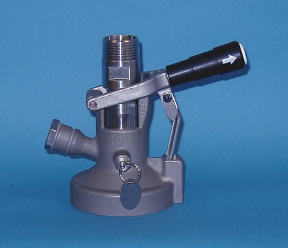 Micromatic MacroValve coupler for returnable containers