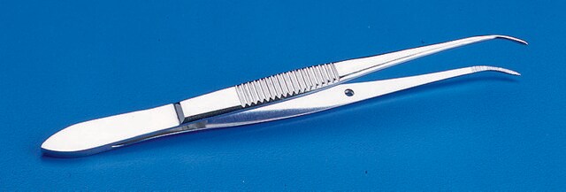 Micro-dissecting forceps curved