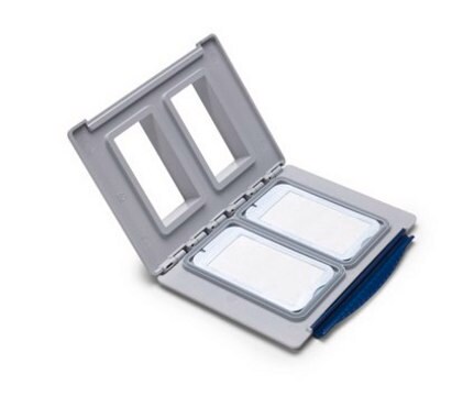 Soportes MultiBlot SNAP id&#174; 2.0 (4,5 x 8,4 cm) The new MultiBlot Holders ensure that each half blot membrane is aligned horizontally, allowing for the uniform distribution of antibody. The flat profile alows for compact space allocation for storage, shipping and waste management.